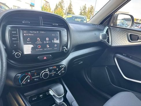 Certified 2025 Kia Soul LX w/ LX Technology Package FWD image 23