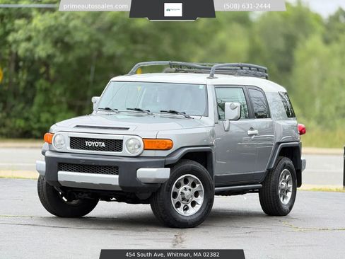 Used 2011 Toyota FJ Cruiser 4WD w/ Upgrade Pkg image 1