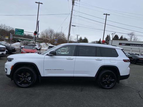 Used 2022 Jeep Grand Cherokee L Limited w/ Luxury Tech Group II image 2