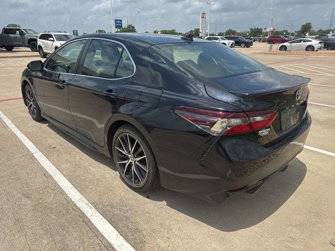 Used 2024 Toyota Camry SE FWD image 4