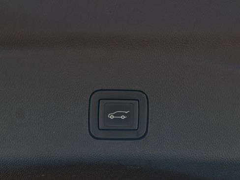 Used 2023 GMC Yukon Denali w/ Denali Reserve Package AWD/4WD image 9