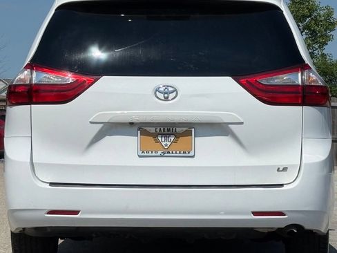 Used 2017 Toyota Sienna LE FWD image 4