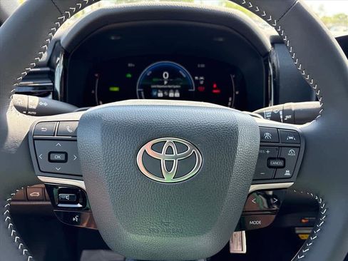 Used 2026 Toyota Camry SE FWD image 17