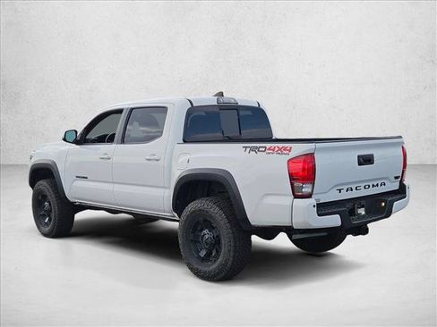 Used 2017 Toyota Tacoma TRD Off-Road AWD/4WD image 7