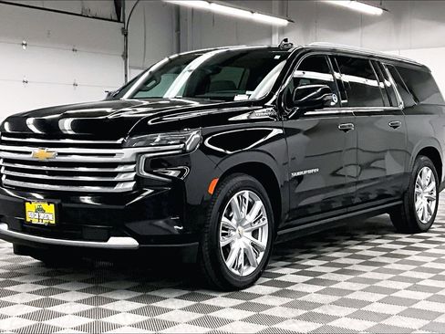 Used 2024 Chevrolet Suburban High Country AWD/4WD image 13