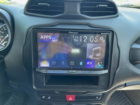 Used 2017 Jeep Renegade Trailhawk w/ Safety & Security Group image 15