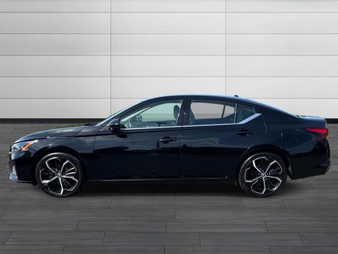 Used 2024 Nissan Altima 2.5 SR FWD image 7
