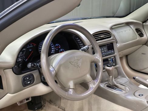 Used 2004 Chevrolet Corvette Convertible w/ Preferred Equipment Group RWD image 20