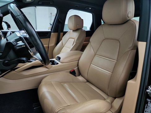 Used 2020 Porsche Cayenne AWD/4WD image 14
