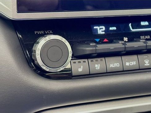 Used 2025 Toyota Sequoia Platinum image 20