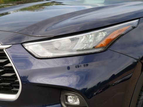 Used 2020 Toyota Highlander LE AWD/4WD image 16