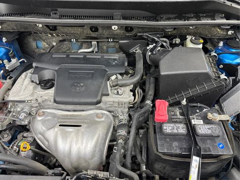 Used 2018 Toyota RAV4 LE w/ All Weather Liner Package AWD/4WD image 28