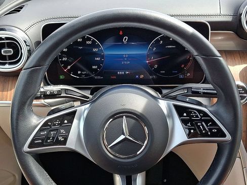 Used 2023 Mercedes-Benz GLC 300 4MATIC image 19