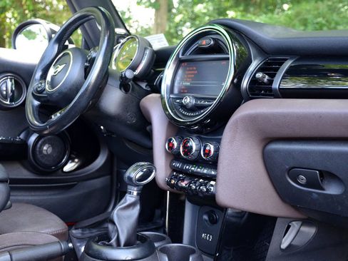 Used 2018 MINI Cooper S image 16