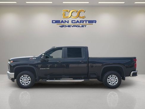 Used 2022 Chevrolet Silverado 2500 LT w/ Convenience Package AWD/4WD image 2