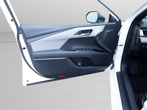 Certified 2025 Toyota Camry SE w/ Convenience Package image 15