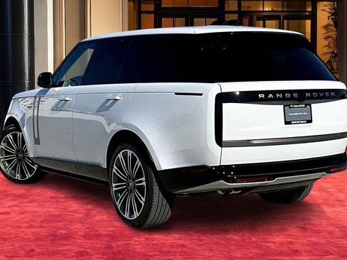 New 2025 Land Rover Range Rover SE image 2