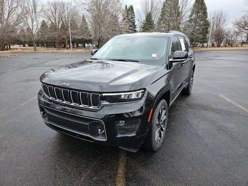 Used 2023 Jeep Grand Cherokee L Overland w/ Luxury Tech Group IV image 2