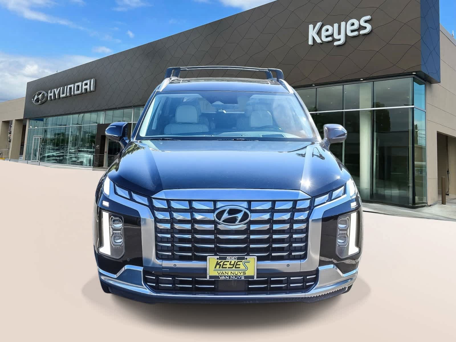 Used 2023 Hyundai Palisade Calligraphy FWD image 2
