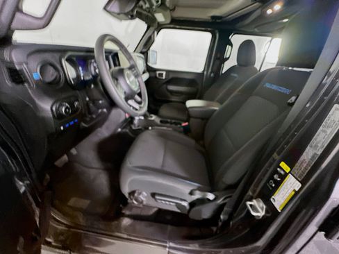 Used 2025 Jeep Wrangler Unlimited Rubicon 4xe w/ Convenience Group image 13