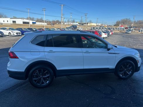 Used 2023 Volkswagen Tiguan SE image 3