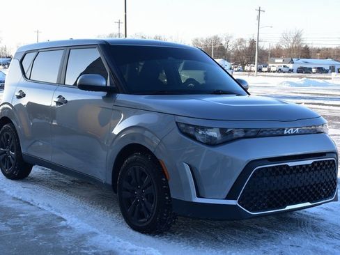 Used 2023 Kia Soul LX image 7