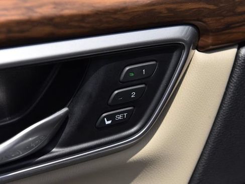 Used 2021 Honda CR-V Touring image 9