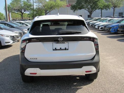 Certified 2025 Nissan Kicks SV image 4