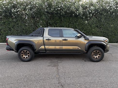 Used 2026 Toyota Tacoma Trailhunter AWD/4WD image 4