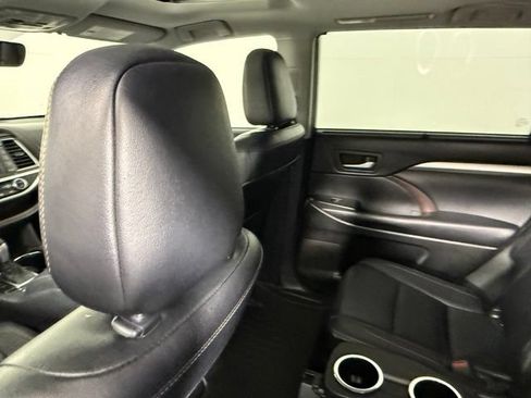 Used 2019 Toyota Highlander XLE FWD image 36