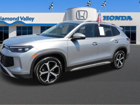 Used 2026 Volkswagen Tiguan SE FWD image 3