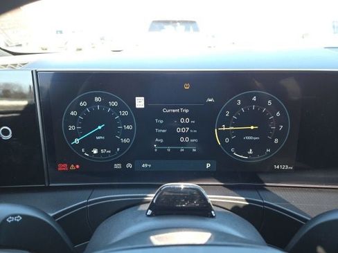Used 2025 Hyundai Santa Fe Calligraphy AWD/4WD image 4