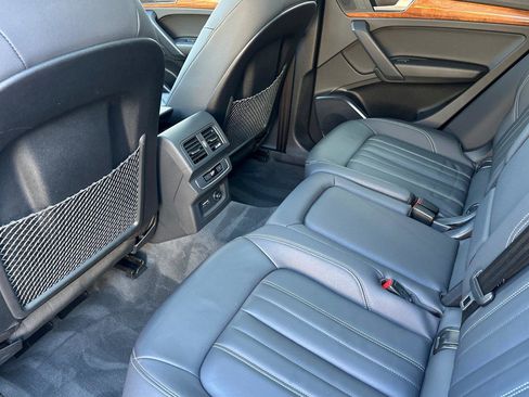 Used 2023 Audi Q5 2.0T Premium w/ Convenience Package image 11