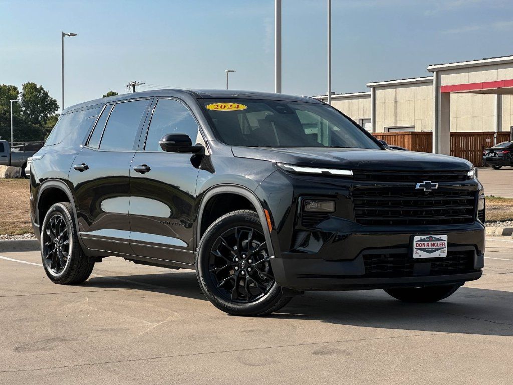 Used 2024 Chevrolet Traverse LS w/ Midnight/Sport Edition FWD image 1