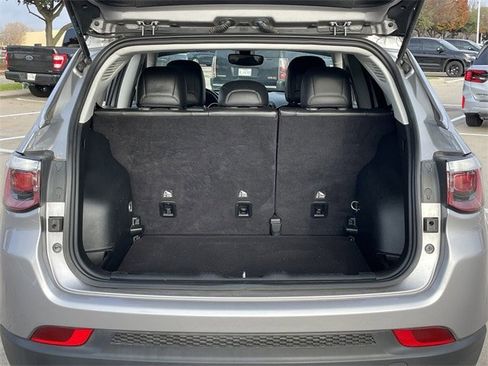 Used 2018 Jeep Compass Limited w/ Navigation Group image 30