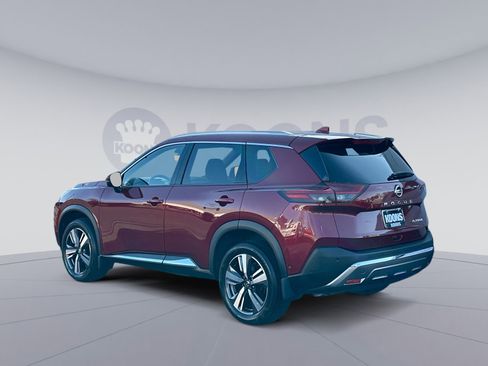 Used 2021 Nissan Rogue Platinum image 4