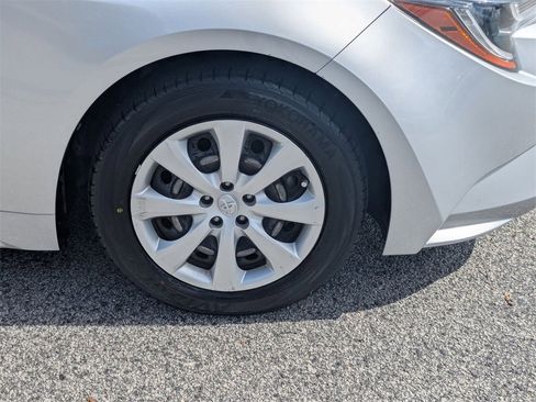 Used 2022 Toyota Corolla LE image 11