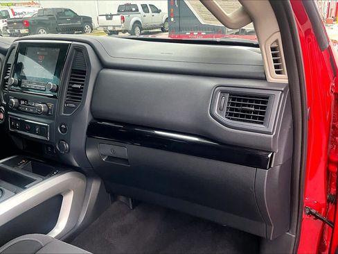 Used 2023 Nissan Titan SV w/ SV Convenience Package image 17