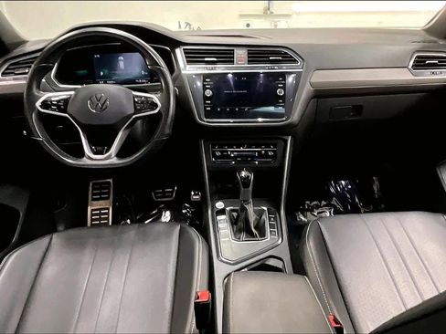 Used 2022 Volkswagen Tiguan SE R-Line image 18