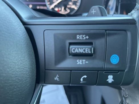 Used 2024 Nissan Pathfinder SV image 16