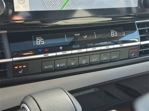 Used 2024 Toyota Sienna XLE w/ XLE Plus Package image 19