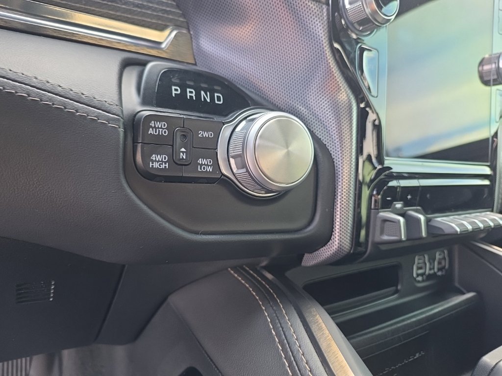 Used 2020 RAM 1500 Limited w/ Black Appearance Package AWD/4WD image 15