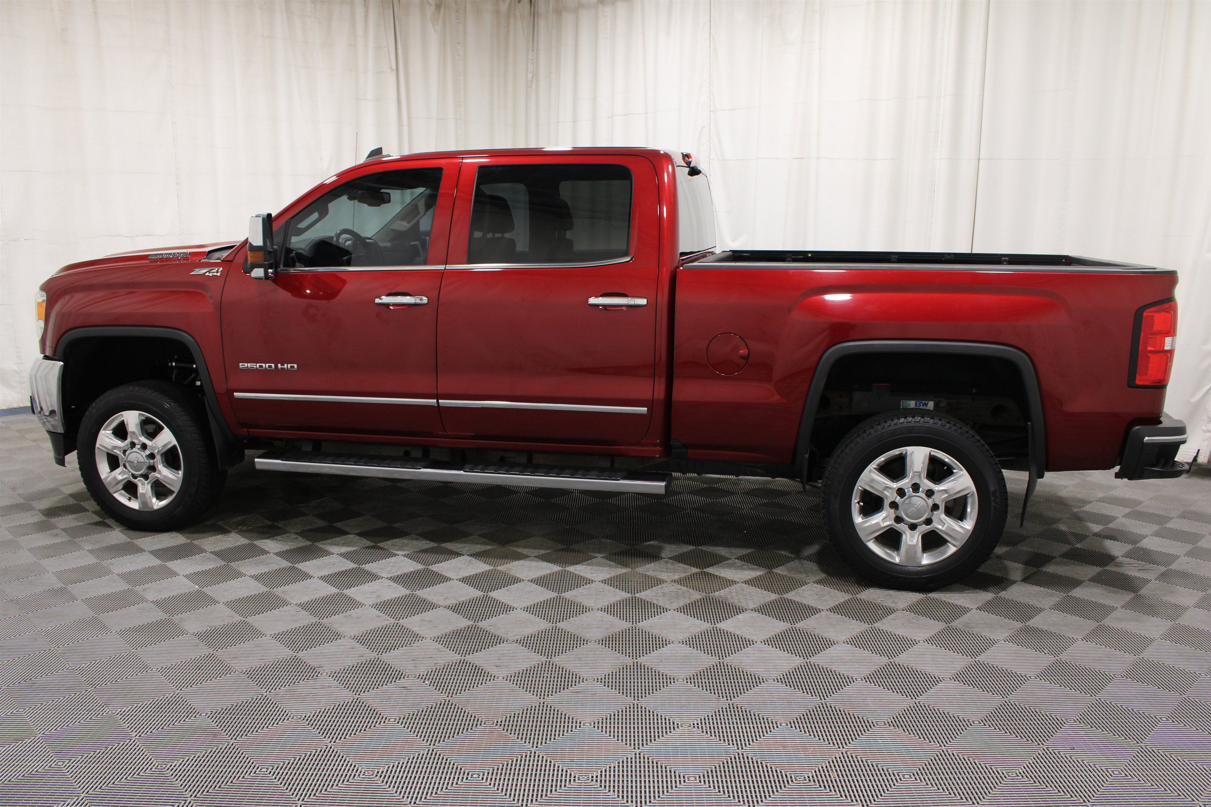 Used 2018 GMC Sierra 2500 SLT w/ Duramax Plus Package AWD/4WD image 32