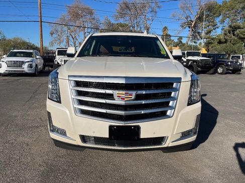 Used 2015 Cadillac Escalade Premium image 12