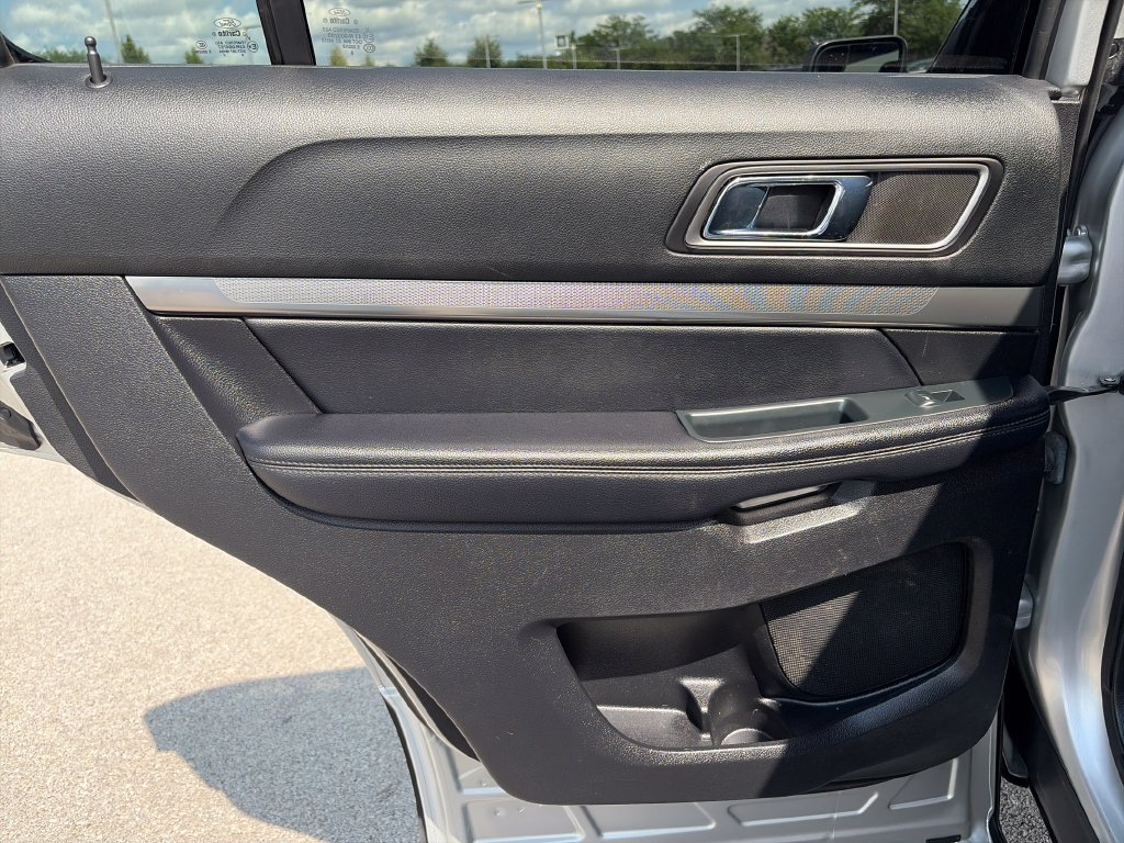 Used 2018 Ford Explorer XLT w/ Equipment Group 202A FWD image 23