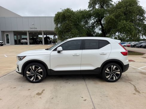Certified 2024 Volvo XC40 B5 Ultimate w/ Protection Package Premier AWD/4WD image 3