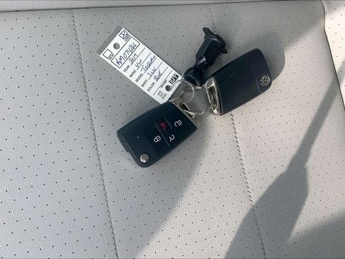 Used 2019 Volkswagen Tiguan SE w/ Panoramic Sunroof Package FWD image 15