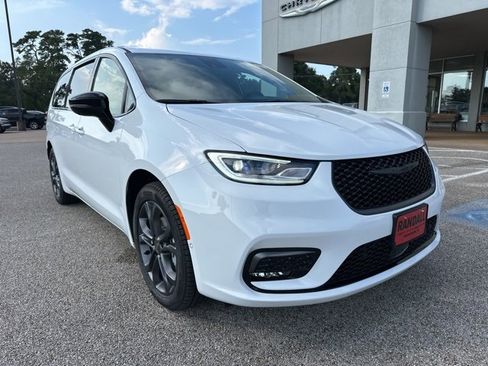 New 2026 Chrysler Pacifica Select image 1