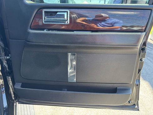 Used 2017 Lincoln Navigator L Reserve AWD/4WD image 31