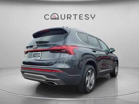 Used 2023 Hyundai Santa Fe SE image 2